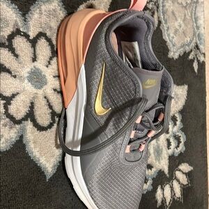 Nike Gray and Pink Sneakers with Modern Design